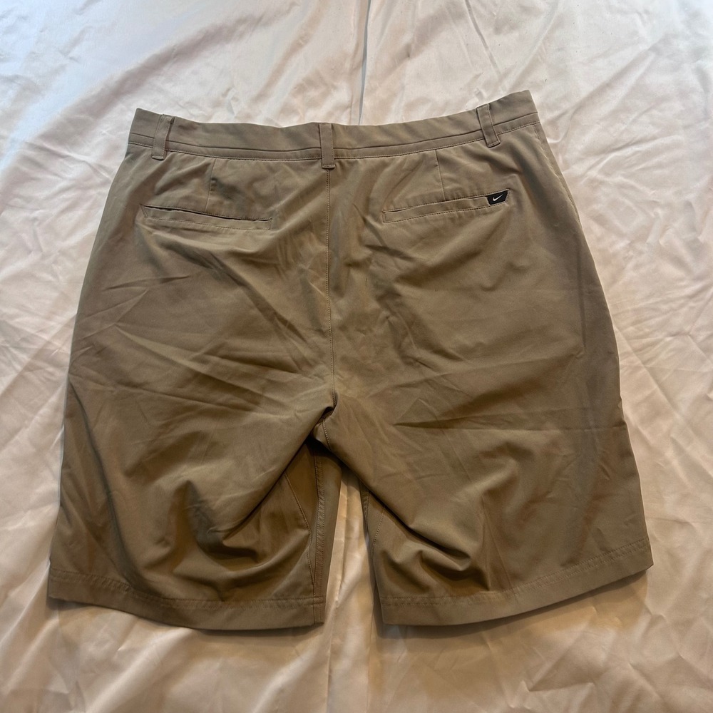 Nike Golf Standard Fit Dri-FIT Khaki Tan Shorts Mens Size 35